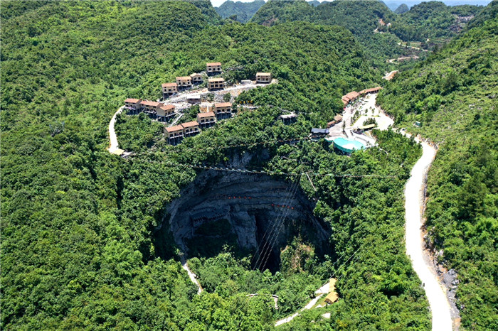 广西罗城:"棉花天坑"景区开发助脱贫